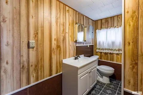 1602 Jackson St, Keithsburg, IL 61442 photo 9