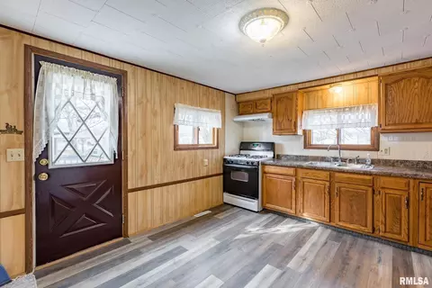 1602 Jackson St, Keithsburg, IL 61442 photo 6