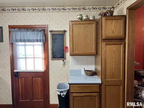 606 Dwight St, Kewanee, IL 61443 photo 3