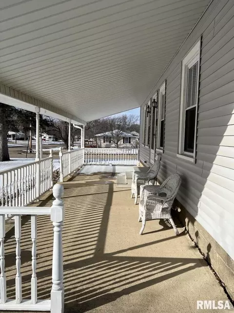 606 Dwight St, Kewanee, IL 61443 photo 2