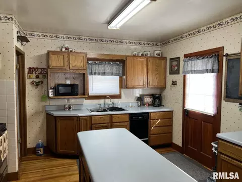 606 Dwight St, Kewanee, IL 61443 photo 4