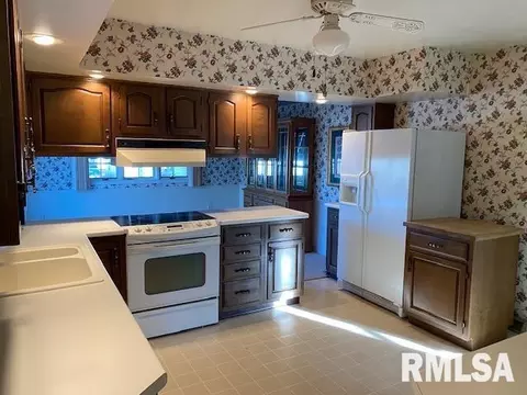 1912 30th St, Moline, IL 61265 photo 8