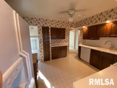 1912 30th St, Moline, IL 61265 photo 10