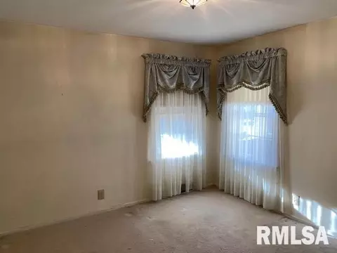 1912 30th St, Moline, IL 61265 photo 17