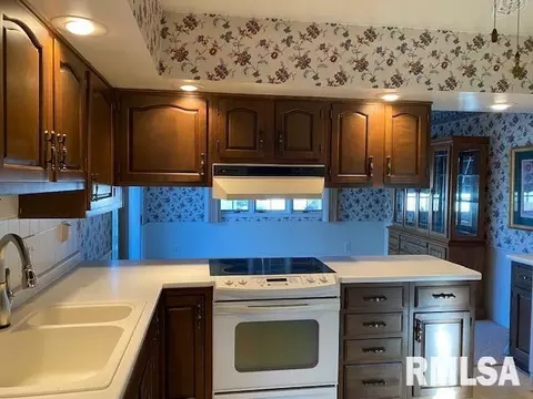 1912 30th St, Moline, IL 61265 photo 9