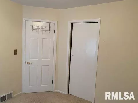 1912 30th St, Moline, IL 61265 photo 18