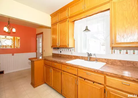 3225 7th St, Moline, IL 61265 photo 8