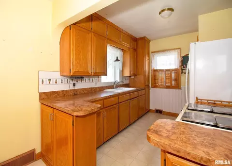 3225 7th St, Moline, IL 61265 photo 9