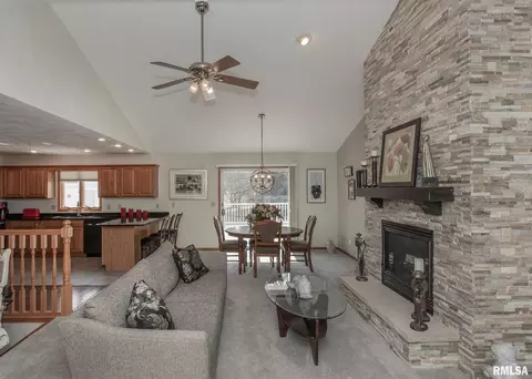 1002 17th Ave, Silvis, IL 61282 photo 3