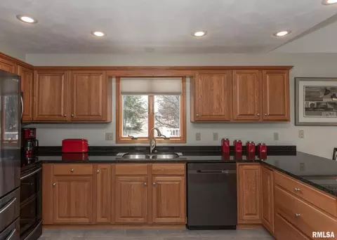 1002 17th Ave, Silvis, IL 61282 photo 8