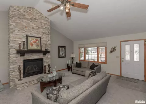 1002 17th Ave, Silvis, IL 61282 photo 4