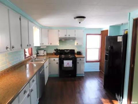 310 E Main St, Atkinson, IL 61235 photo 8
