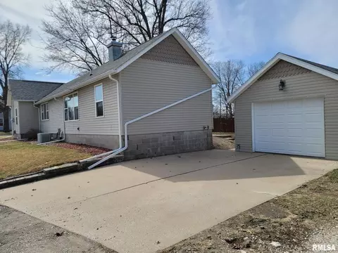 310 E Main St, Atkinson, IL 61235 photo 3