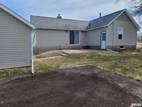 310 E Main St, Atkinson, IL 61235 photo 2