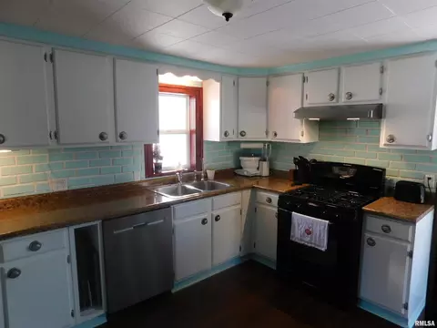 310 E Main St, Atkinson, IL 61235 photo 6