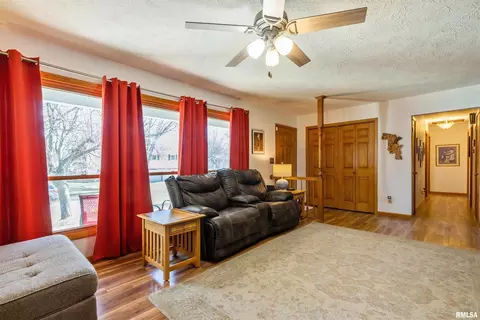 620 11th St, Silvis, IL 61282 photo 6