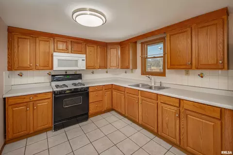 2316 8th St, Silvis, IL 61282 photo 5