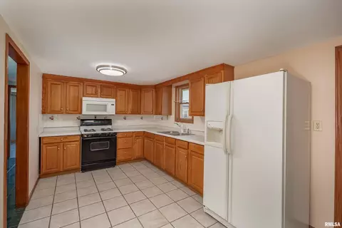 2316 8th St, Silvis, IL 61282 photo 6