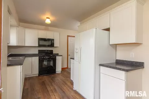 922 42nd St, Moline, IL 61265 photo 5