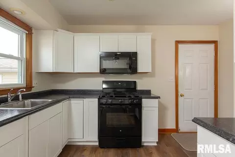 922 42nd St, Moline, IL 61265 photo 6