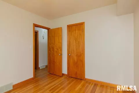 922 42nd St, Moline, IL 61265 photo 9