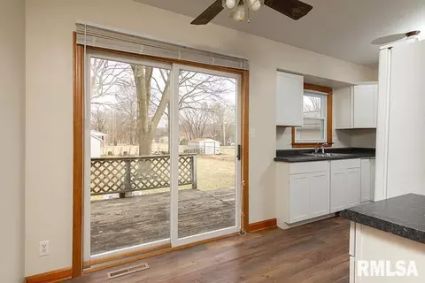 922 42nd St, Moline, IL 61265 photo 4