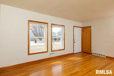 922 42nd St, Moline, IL 61265 photo 3