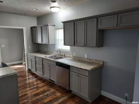 217 N 9th St, Herrin, IL 62948 photo 5