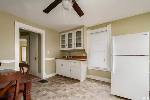 1307 3rd St #A, Moline, IL 61265 photo 6