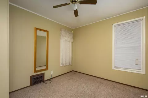 1307 3rd St #A, Moline, IL 61265 photo 11