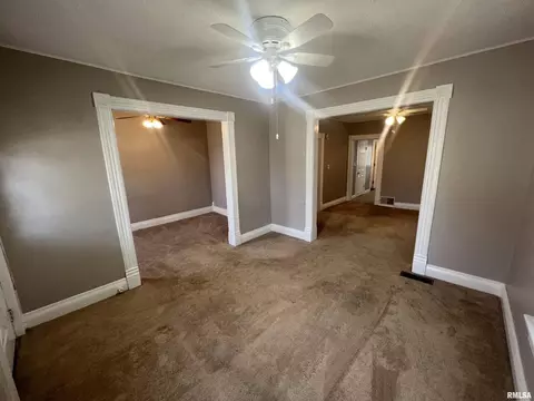 2432 4th Ave, Moline, IL 61265 photo 4