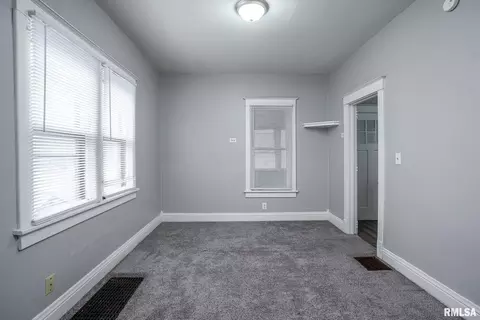 159 5th St, Silvis, IL 61282 photo 5