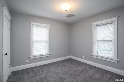 159 5th St, Silvis, IL 61282 photo 11