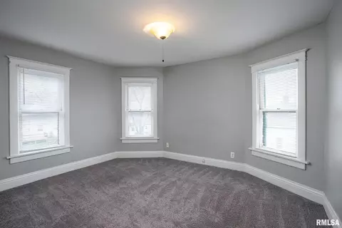 159 5th St, Silvis, IL 61282 photo 10
