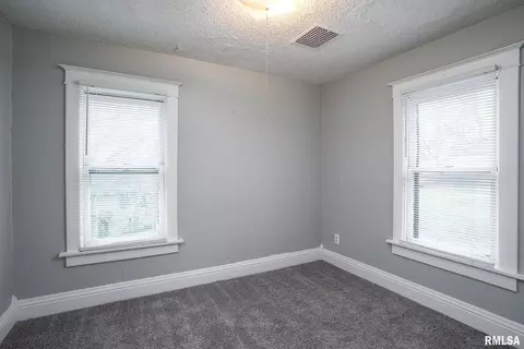 159 5th St, Silvis, IL 61282 photo 12