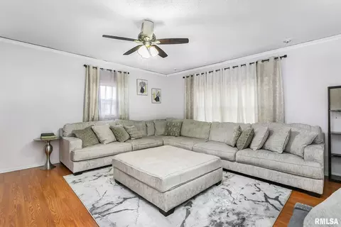 1014 29th St, Moline, IL 61265 photo 4