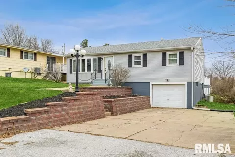1304 SE 3rd Ave, Aledo, IL 61231 photo 2