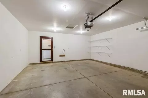 1667 E Lomar St, Eldridge, IA 52748 photo 23