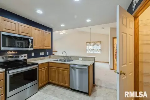 1667 E Lomar St, Eldridge, IA 52748 photo 11