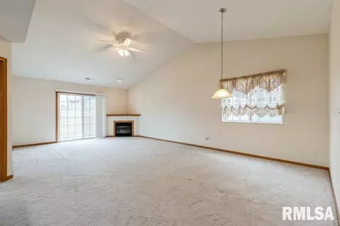 1667 E Lomar St, Eldridge, IA 52748 photo 6