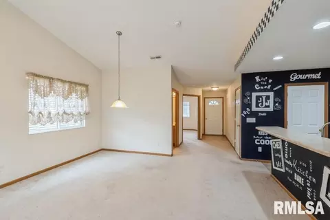 1667 E Lomar St, Eldridge, IA 52748 photo 8
