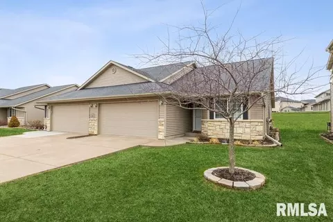 1667 E Lomar St, Eldridge, IA 52748 photo 3