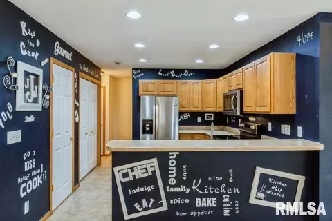 1667 E Lomar St, Eldridge, IA 52748 photo 9
