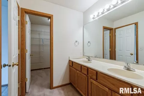 1667 E Lomar St, Eldridge, IA 52748 photo 16