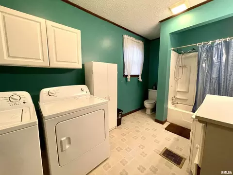 2017 4th St, Eldorado, IL 62930 photo 5