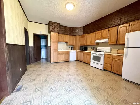 2017 4th St, Eldorado, IL 62930 photo 3