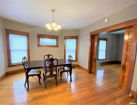 413 6th St, Moline, IL 61265 photo 5