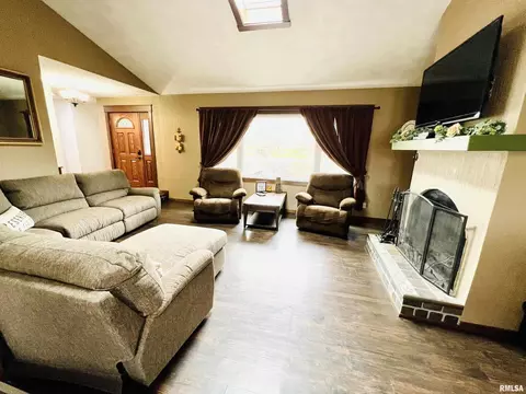 904 NE 4th St, Aledo, IL 61231 photo 3