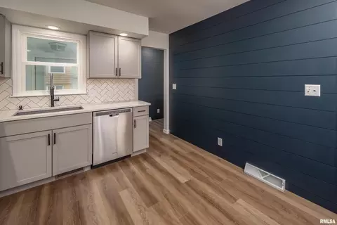2508 2nd St, Moline, IL 61265 photo 8
