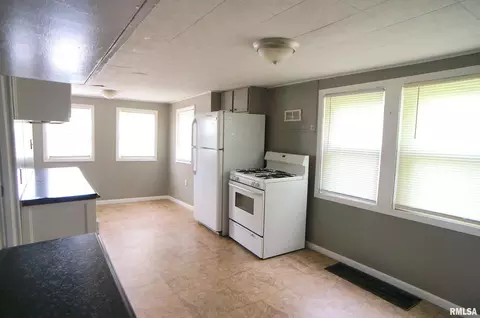 149 4th St, Silvis, IL 61282 photo 9